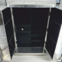 Casa Padrino Aluminium Flugzeug Flieger Barschrank Silber / Schwarz H. 113 cm