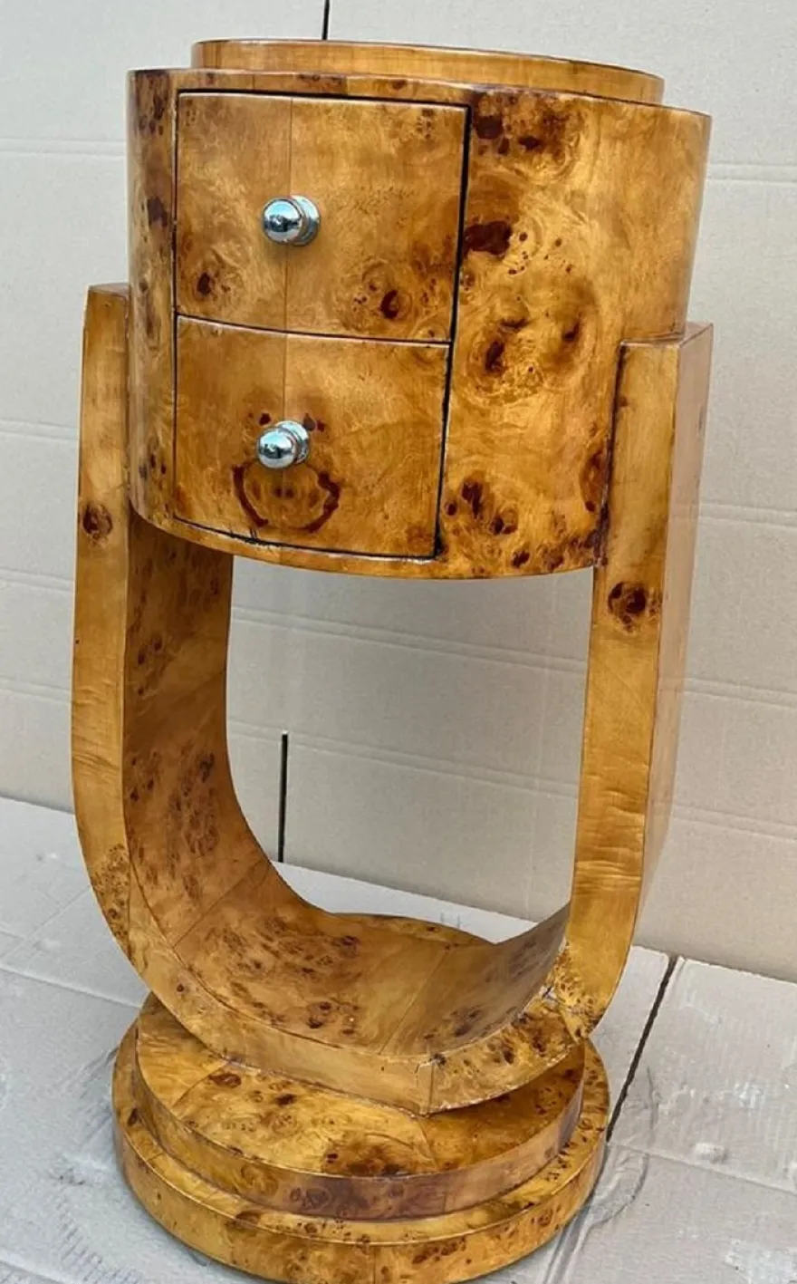 Casa Padrino Art Deco Kommode Vogelaugen Ahorn - Runde Massivholz Nachtkommode - Beistelltisch mit 2 Schubladen - Handgefertigte Art Deco Möbel
