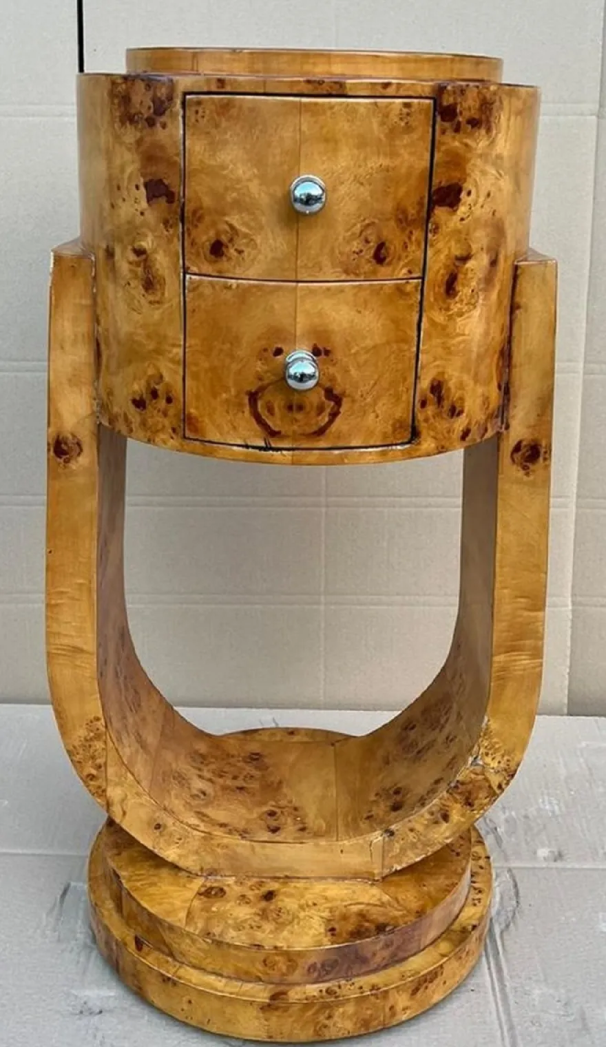 Casa Padrino Art Deco Kommode Vogelaugen Ahorn - Runde Massivholz Nachtkommode - Beistelltisch mit 2 Schubladen - Handgefertigte Art Deco Möbel
