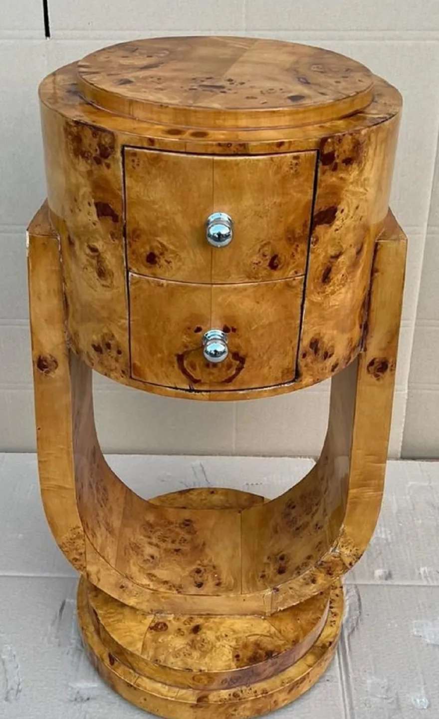 Casa Padrino Art Deco Kommode Vogelaugen Ahorn - Runde Massivholz Nachtkommode - Beistelltisch mit 2 Schubladen - Handgefertigte Art Deco Möbel