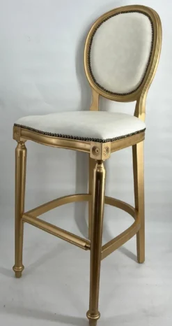 Casa Padrino Barock Barstuhl Hellgrau / Gold - Handgefertigter Massivholz Barhocker mit edlem Samtstoff - Barock Bar Möbel - Edel & Prunkvoll