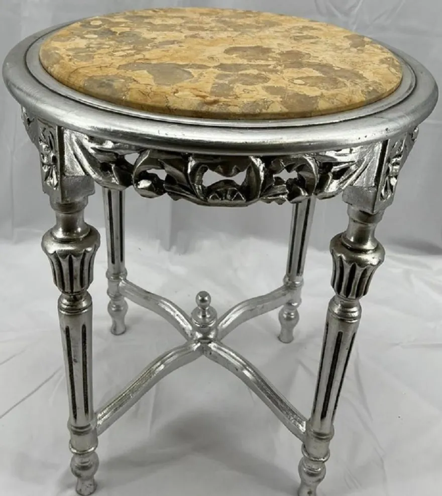 Casa Padrino Barock Beistelltisch Silber / Creme - Handgefertigter Antik Stil Massivholz Tisch mit Marmorplatte - Wohnzimmer Möbel im Barockstil - Antik Stil Möbel - Barock Einrichtung - Barock Möbel