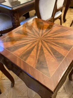 Casa Padrino Barock Beistelltisch mit Schach & Backgammon Spielfläche Dunkelbraun / Braun / Messing 60 x 60 x H. 71 cm - Barock Möbel - Antik Stil Möbel - Edel & Prunkvoll