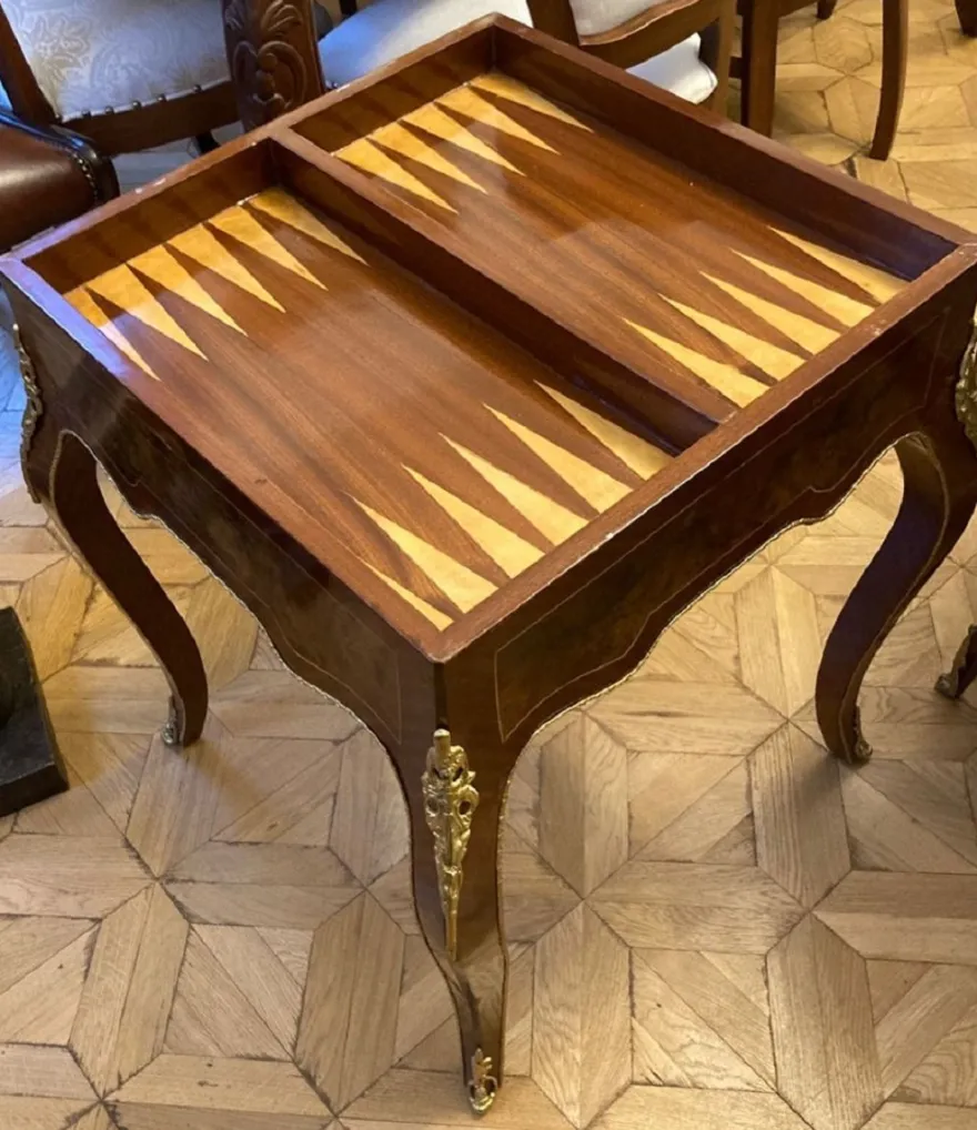 Casa Padrino Barock Beistelltisch mit Schach & Backgammon Spielfläche Dunkelbraun / Braun / Messing 60 x 60 x H. 71 cm - Barock Möbel - Antik Stil Möbel - Edel & Prunkvoll