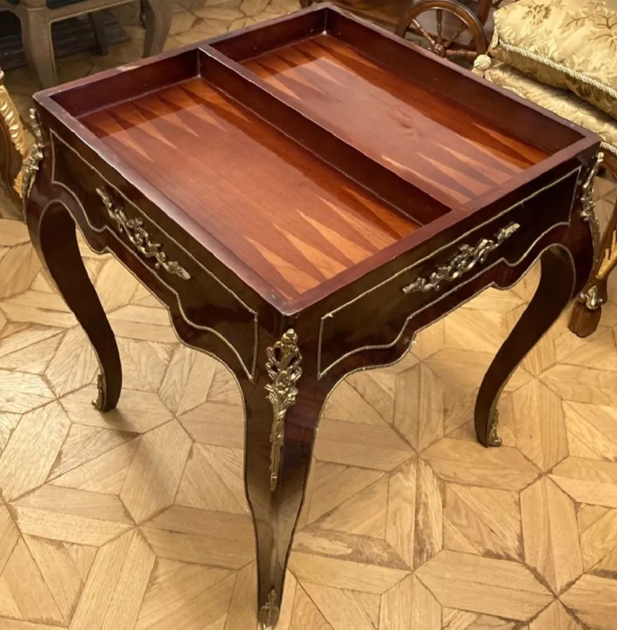 Casa Padrino Barock Beistelltisch mit Schach & Backgammon Spielfläche Dunkelbraun / Braun / Messing 60 x 60 x H. 71 cm - Antik Stil Möbel - Barock Möbel - Edel & Prunkvoll