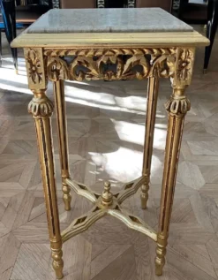 Casa Padrino Barock Beistelltisch Gold / Grau - Quadratischer Antik Stil Tisch mit Marmorplatte - Wohnzimmer Möbel im Barockstil - Antik Stil Möbel - Barock Möbel