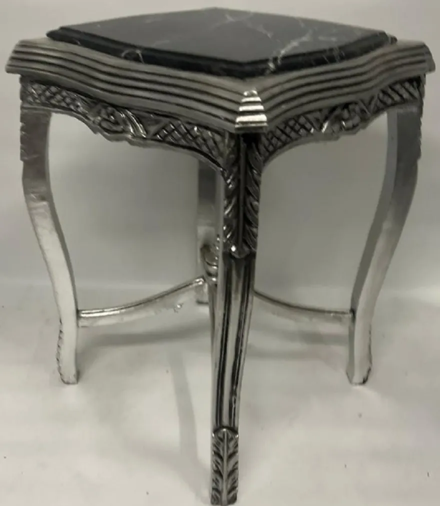 Casa Padrino Barock Beistelltisch Silber / Schwarz - Handgefertigter Antik Stil Massivholz Tisch mit Marmorplatte - Wohnzimmer Möbel im Barockstil - Antik Stil Möbel - Barock Möbel