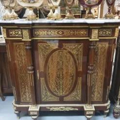 Casa Padrino Barock Boulle Kommode Braun / Gold mit weißer Marmorplatte 130 cm - Möbel Schrank Sideboard