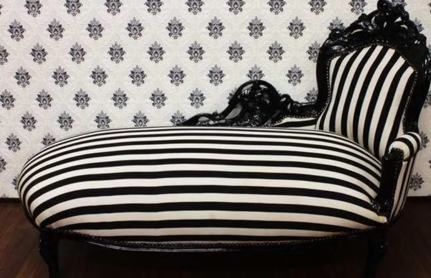 Casa Padrino Barock Chaiselongue King im Streifenmuster Schwarz Weiß mit schwarzem Massivholzrahmen 155 x 70 x 100 cm