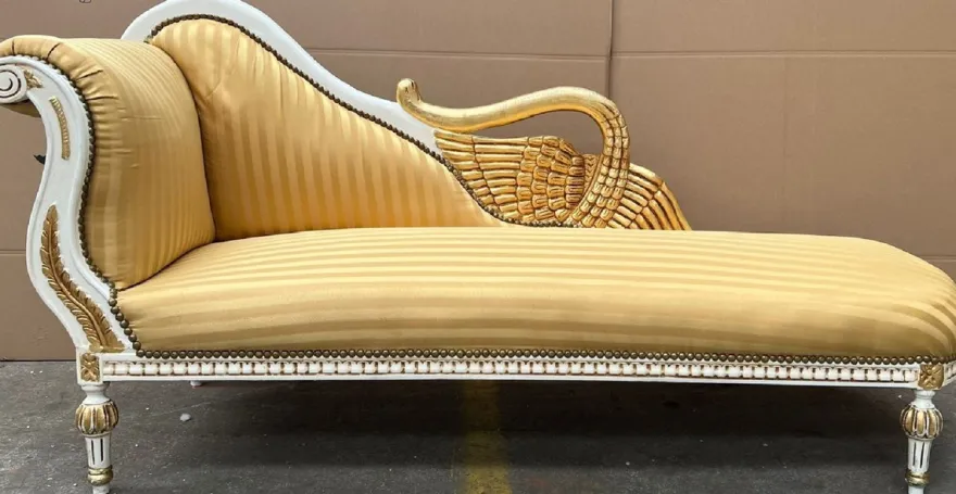 Casa Padrino Barock Chaiselongue Linke Seite Gold / Weiß / Gold - Handgefertigte Massivholz Recamiere mit Streifen - Barock Wohnzimmer Möbel - Edel & Prunkvoll
