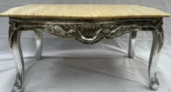 Casa Padrino Barock Couchtisch Silber / Creme - Rechteckiger Massivholz Wohnzimmertisch mit Marmorplatte - Barockstil Wohnzimmer Möbel - Barock Möbel - Antik Stil Wohnzimmer Möbel