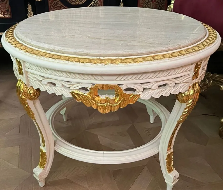 Casa Padrino Barock Couchtisch mit Marmorplatte Weiß / Gold / Creme - Runder Massivholz Wohnzimmertisch im Barockstil - Barockstil Wohnzimmer Möbel - Barock Möbel - Antik Stil Wohnzimmer Möbel