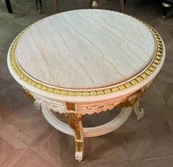 Casa Padrino Barock Couchtisch mit Marmorplatte Weiß / Gold / Creme - Runder Massivholz Wohnzimmertisch im Barockstil - Barockstil Wohnzimmer Möbel - Barock Möbel - Antik Stil Wohnzimmer Möbel