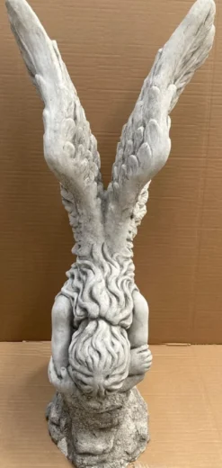 Casa Padrino Barock Deko Skulptur Frau mit Flügel Weiß / Grau 56 x 63 x H. 110 cm - Garten Deko Stein Figur - Barock Garten & Terrassen Deko Accessoires