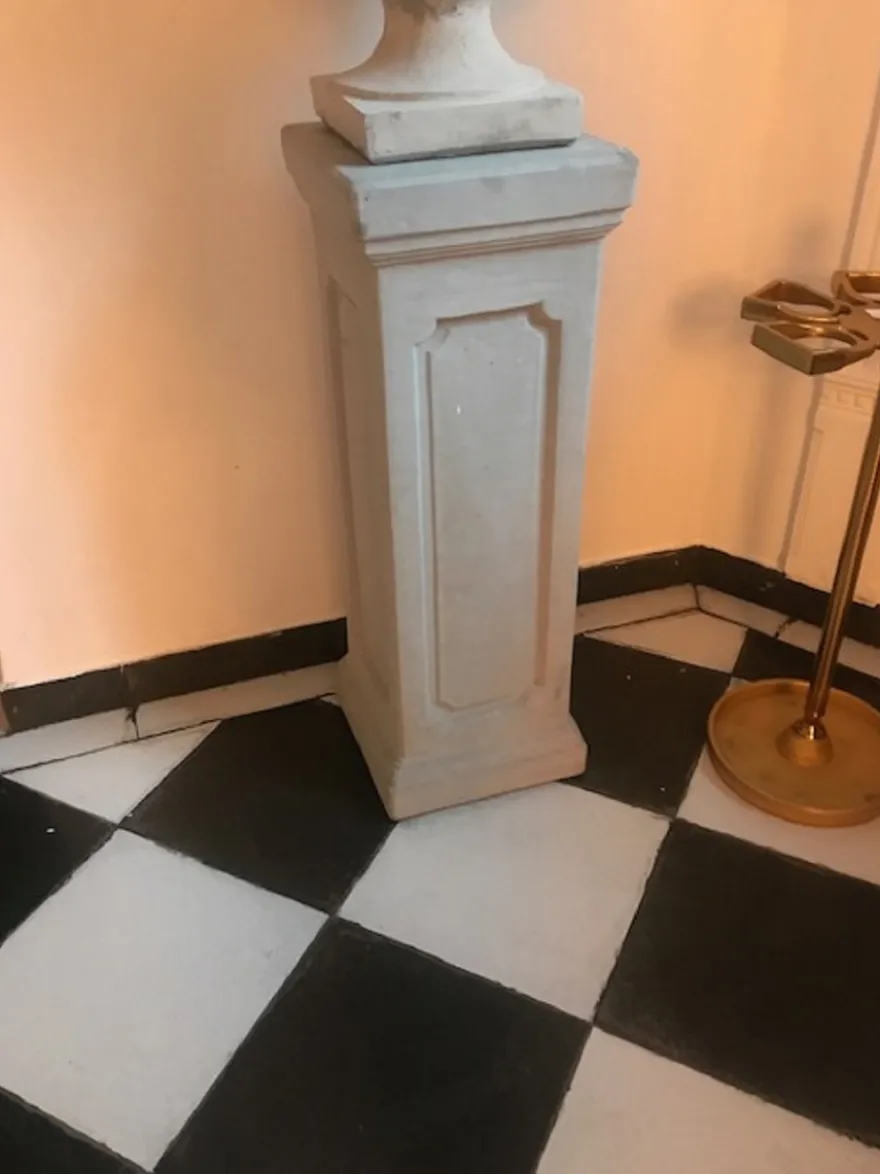 Casa Padrino Barock Deko Säule Grau 27 x 27 x H. 76 cm - Prunkvolle Beton Säule im Barockstil