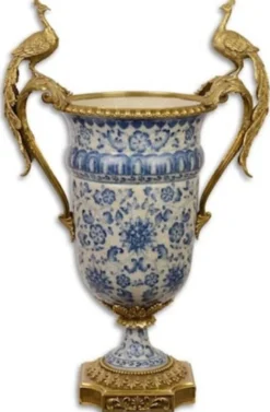 Casa Padrino Barock Deko Vase Creme / Blau / Gold 40 x 24 x H. 60,3 cm - Prunkvolle Porzellan Blumenvase mit 2 edlen Bronze Griffen - Deko Accessoires im Barockstil