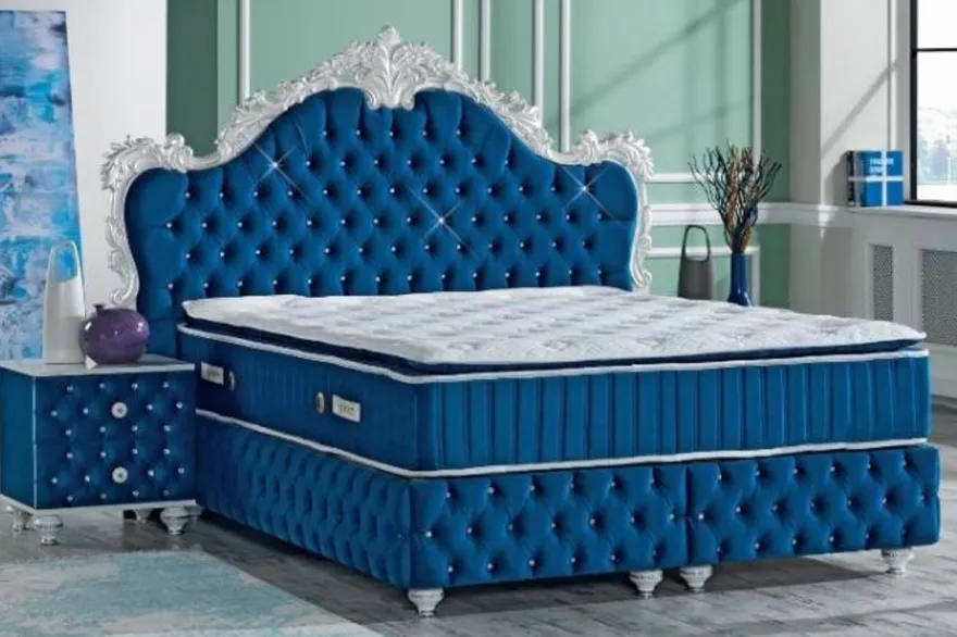 Casa Padrino Barock Doppelbett Royalblau / Weiß - Prunkvolles Samt Bett mit Glitzersteinen und Matratze - Schlafzimmer Set im Barockstil