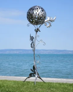 Casa Padrino Barock Edelstahl Garten Skulptur Säule mit Kugel Silber 85 x 82 x H. 200 cm - Handgefertigte Wetterbeständige Garten Dekoration