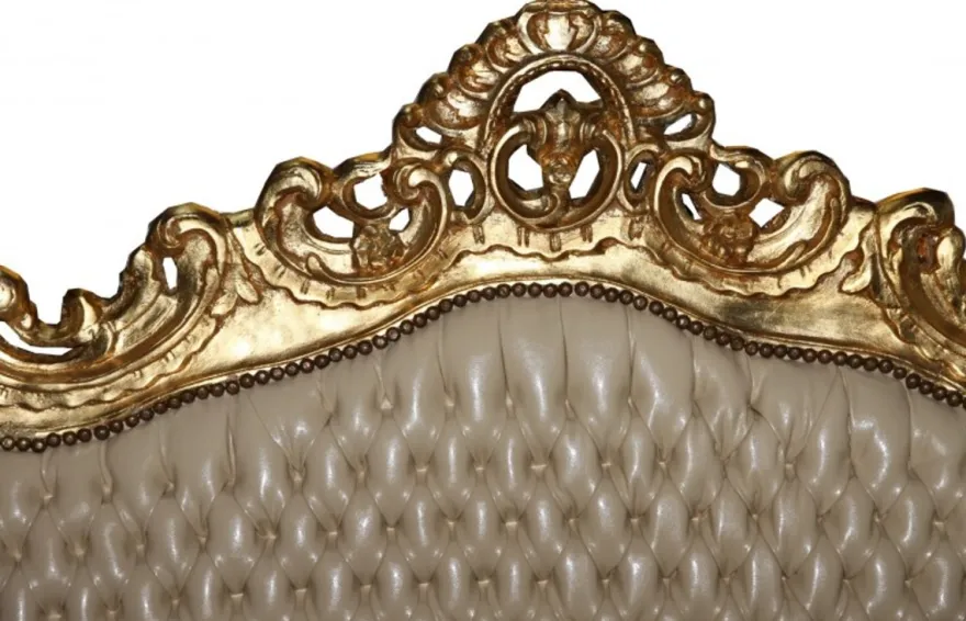 Casa Padrino Barock 3er Sofa Master im Antik Stil Creme Lederoptik und Gold, 210 x 135 x 90 cm