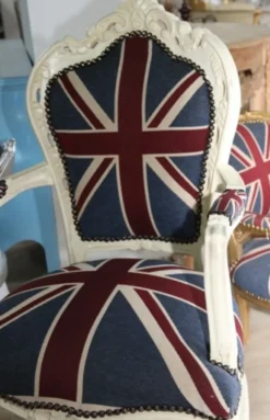 Casa Padrino Barock Esszimmerstuhl mit Armlehnen Union Jack / Creme + dazugehöriger Fußhocker