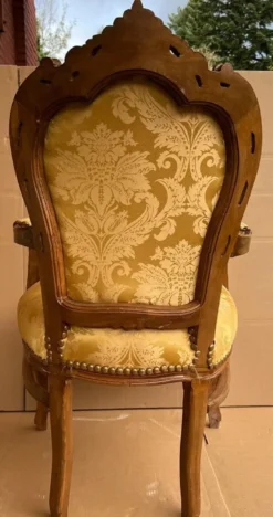 Casa Padrino Barock Esszimmer Stuhl mit Armlehnen Gold / Braun - Handgefertigter Antik Stil Massivholz Stuhl mit elegantem Muster - Esszimmer Möbel im Barockstil - Barock Möbel