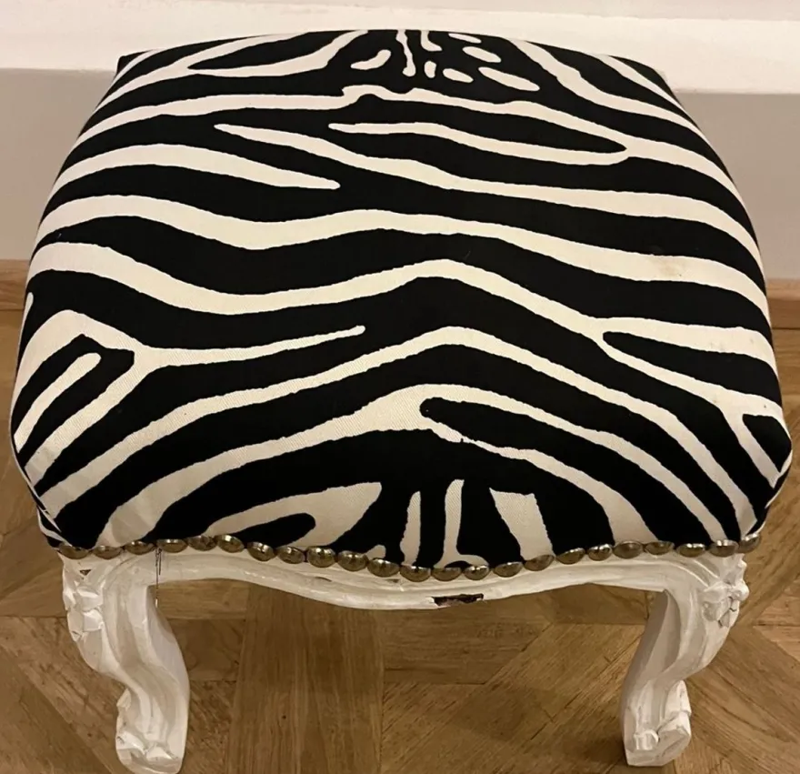 Casa Padrino Barock Fußhocker mit Zebra Design Schwarz / Weiß - Barockstil Hocker - Barock Möbel