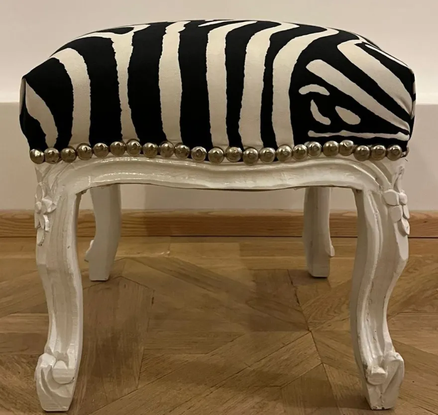 Casa Padrino Barock Fußhocker mit Zebra Design Schwarz / Weiß - Barockstil Hocker - Barock Möbel