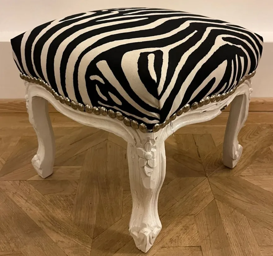 Casa Padrino Barock Fußhocker mit Zebra Design Schwarz / Weiß - Barockstil Hocker - Barock Möbel