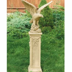 Casa Padrino Barock Garten Deko Adler Skulptur mit Säule Beige H. 134 cm