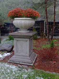 Casa Padrino Barock Gartendeko Sockel Grau 70 x 70 x H. 125 cm - Garten Dekoration im Barockstil - Massiv und Schwer - 800kg
