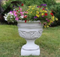 Casa Padrino Barock Garten Deko Blumentopf Weiß H. 44 cm - Runder Pflanzentopf im Barockstil - Barock Garten Deko - Barock Terrassen Deko - Barock Deko Accessoires