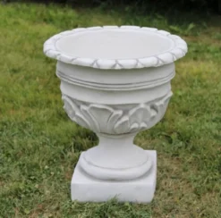 Casa Padrino Barock Garten Deko Blumentopf Weiß H. 44 cm - Runder Pflanzentopf im Barockstil - Barock Garten Deko - Barock Terrassen Deko - Barock Deko Accessoires