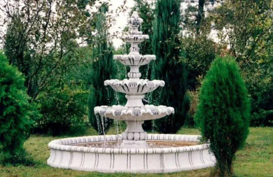 Casa Padrino Barock Garten Deko Springbrunnen Weiß / Grau Ø 280 x H. 160 cm - Prunkvoller Gartenbrunnen im Barockstil - Stein Brunnen mit Umrandung - Barock Garten & Terrassen Deko Accessoires