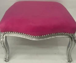 Casa Padrino Barock Hocker Rosa / Silber - Handgefertigter Sitzhocker im Barockstil - Barock Fußhocker - Wohnzimmer Möbel im Barockstil - Barockstil Möbel - Barock Möbel - Edel & Prunkvoll