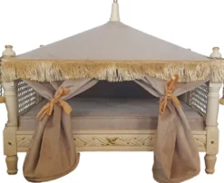 Casa Padrino Barock Hundebett Grau / Creme / Gold - Handgefertigtes Antik Stil Hundebett - Prunkvolle Hunde Möbel im Barockstil - Antik Stil Tiermöbel - Barock Tiermöbel