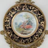 Casa Padrino Barock Keramik Wandteller mit verziertem Messing Rahmen Schwarz / Mehrfarbig / Messing - Barock Wandbild - Barock Wanddeko Accessoires