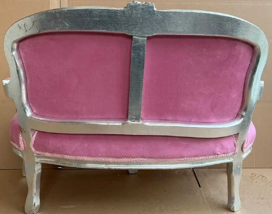 Casa Padrino Barock Kinder Sitzbank mit Glitzersteinen und Armlehnen Rosa / Silber - Prunkvolle Antik Stil Kinderzimmer Bank - Kindermöbel im Barockstil - Barock Kinderzmmer Möbel