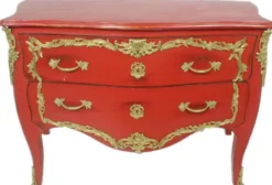 Casa Padrino Barock Kommode Antik Rot / Gold 130 x 65 x H. 90 cm - Handgefertigte Massivholz Antik Stil Kommode mit 2 Schubladen - Barock Möbel