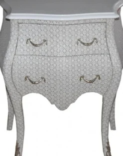 Casa Padrino Barock Kommode im Glitzerlook Weiß, Höhe 71 cm, Breite 60 cm, Tiefe 38 cm - Handgefertigter Nachttisch