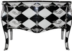 Casa Padrino Barock Kommode im Karo Design mit Silber Applikationen 130 x 84 x 63 cm - Luxuriöse Anrichte im Antik Look