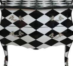 Casa Padrino Barock Kommode Karo Schwarz/Weiß 104 x 52 x 83 cm - Handgefertigte Luxus Kommode aus Massivholz