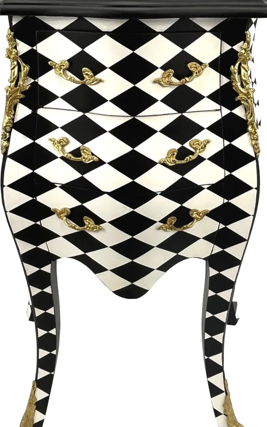 Casa Padrino Barock Kommode Karo Design Schwarz / Weiß / Gold - Handgefertigte Barockstil Nachtkommode mit 3 Schubladen - Barock Möbel - Schlafzimmer Möbel im Barockstil - Edel & Prunkvoll