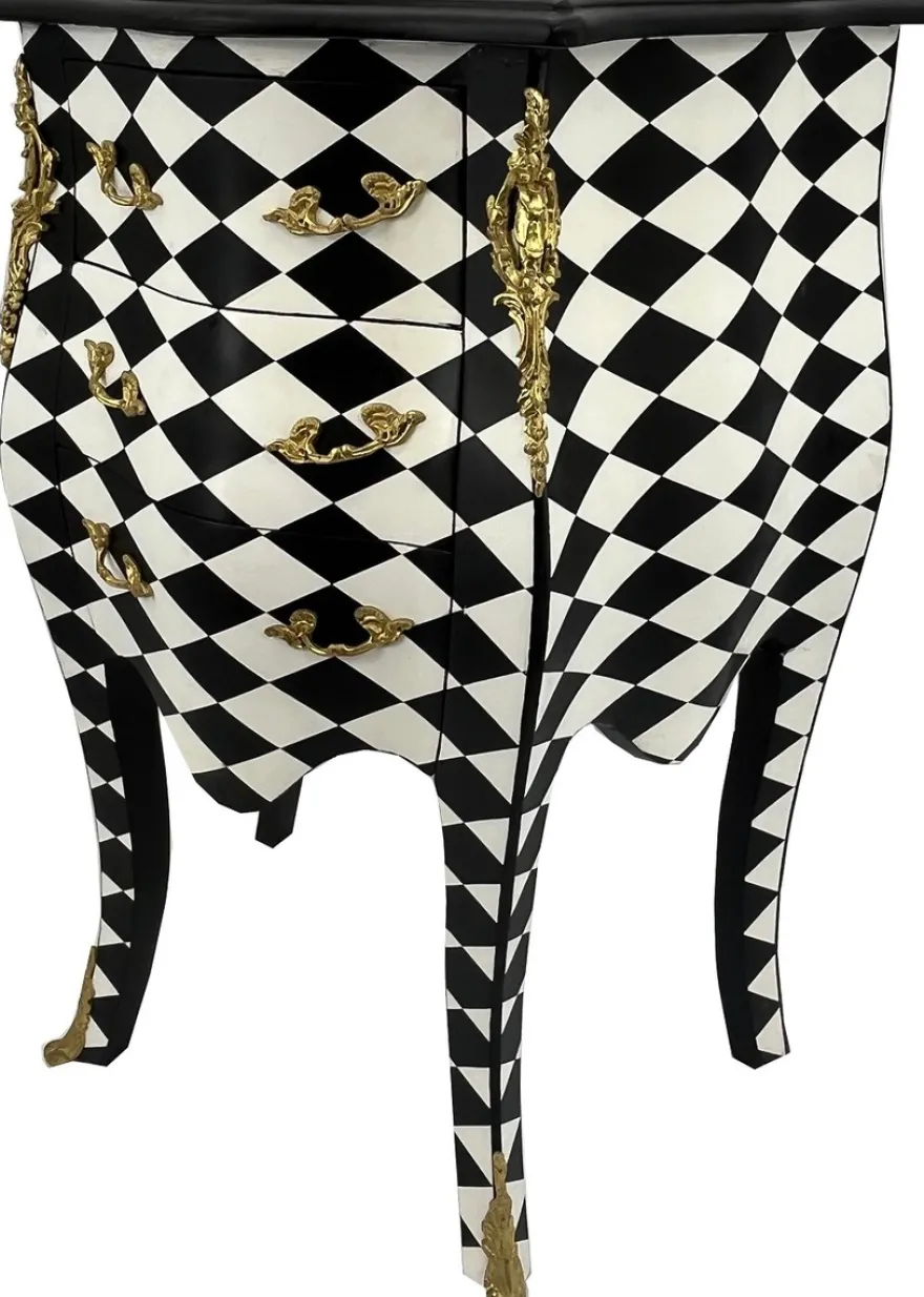 Casa Padrino Barock Kommode Karo Design Schwarz / Weiß / Gold - Handgefertigte Barockstil Nachtkommode mit 3 Schubladen - Barock Möbel - Schlafzimmer Möbel im Barockstil - Edel & Prunkvoll