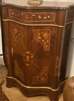 Casa Padrino Barock Kommode mit Schublade und Tür Braun Intarsien / Gold - Handgefertigter Massivholz Schrank im Barockstil - Möbel im Barockstil - Barock Möbel - Barock Einrichtung