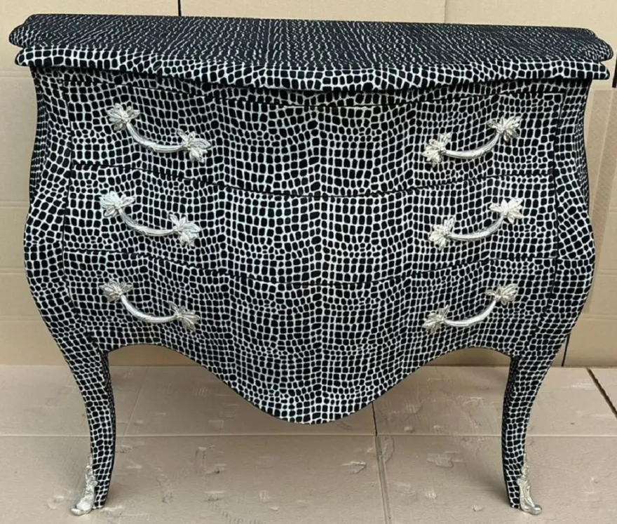 Casa Padrino Barock Kommode mit 3 Schubladen Schwarz / Silber - Handgefertigte Massivholz Kommode im Barockstil - Schlafzimmer Möbel im Barockstil - Barock Möbel - Barock Einrichtung
