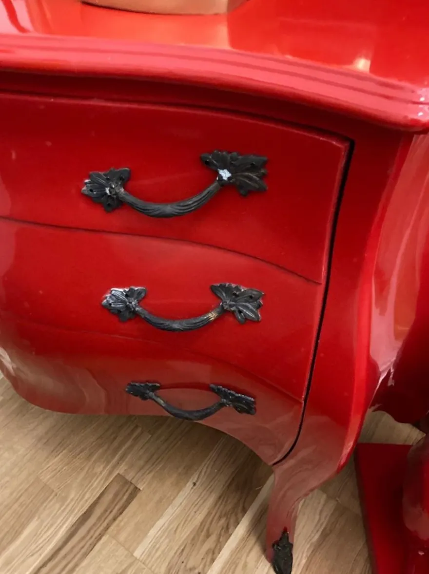 Casa Padrino Barock Kommode mit 3 Schubladen Rot - Handgefertigte Massivholz Kommode im Barockstil - Schlafzimmer Möbel im Barockstil - Barock Möbel - Barock Einrichtung