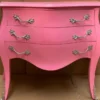 Casa Padrino Barock Kommode mit 3 Schubladen Rosa / Silber - Handgefertigte Massivholz Kommode im Barockstil - Schlafzimmer Möbel im Barockstil - Barock Möbel - Barock Einrichtung