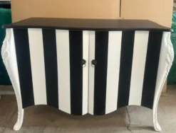 Casa Padrino Barock Kommode mit 2 Türen Schwarz / Weiß 120 cm - Luxuriöse Anrichte im Antik Stil