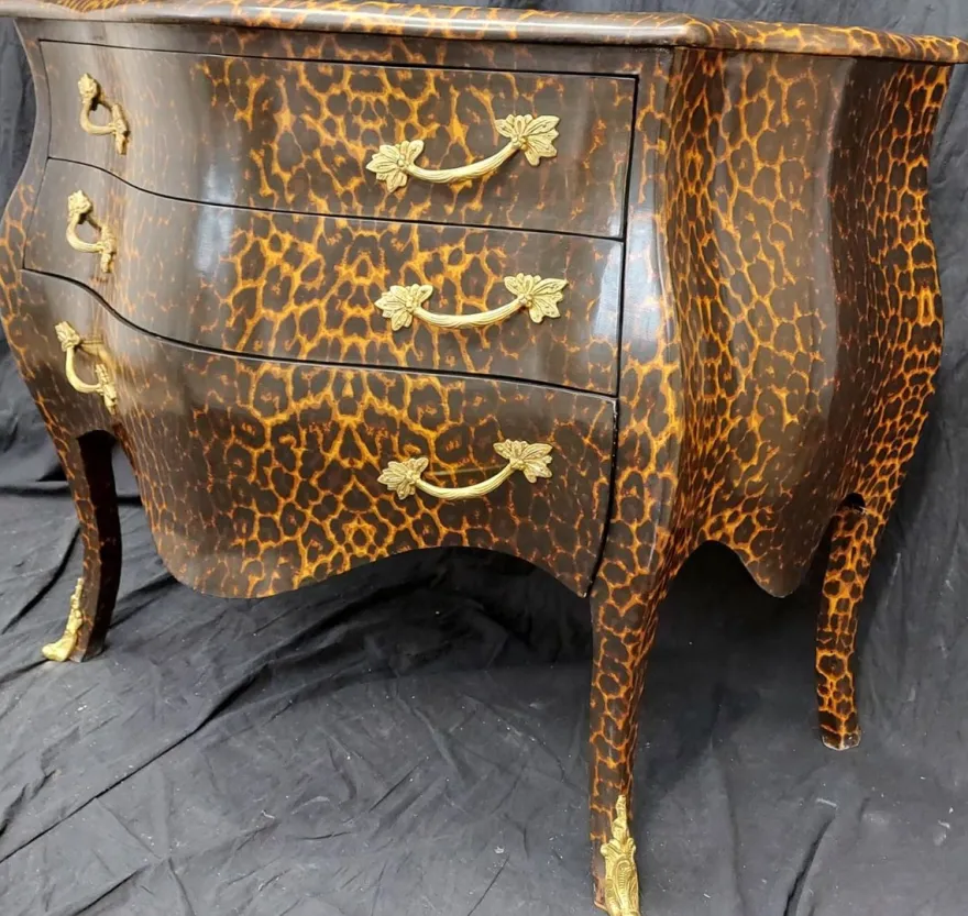 Casa Padrino Barock Kommode mit 3 Schubladen Leopard / Gold - Handgefertigte Massivholz Kommode im Barockstil - Schlafzimmer Möbel im Barockstil - Barock Möbel - Barock Einrichtung