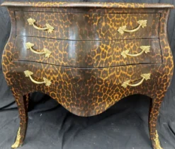 Casa Padrino Barock Kommode mit 3 Schubladen Leopard / Gold - Handgefertigte Massivholz Kommode im Barockstil - Schlafzimmer Möbel im Barockstil - Barock Möbel - Barock Einrichtung